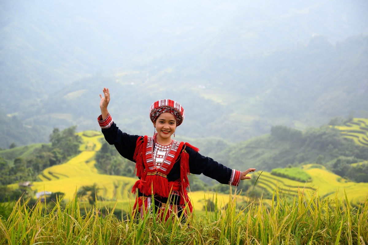 Ethnic minority women in traditional clothing in Hoang Su Phi.